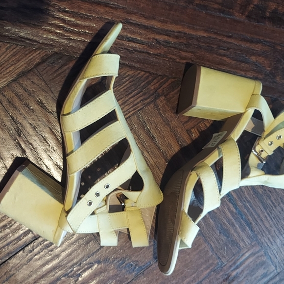 016,Comfort Est. 1946 Sandals heels light Yellow 💛 - Picture 5 of 12